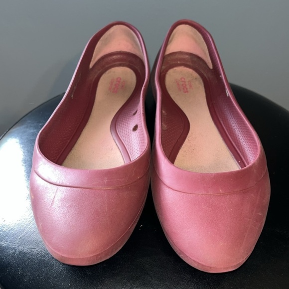 Crocs Women's Lina Ballet Flat, maroonish/pink color, women’s size 8 - Picture 3 of 9